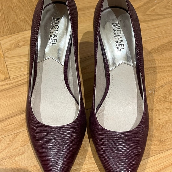 Michael Kors Deep Purple Textured Heels - Picture 1 of 3